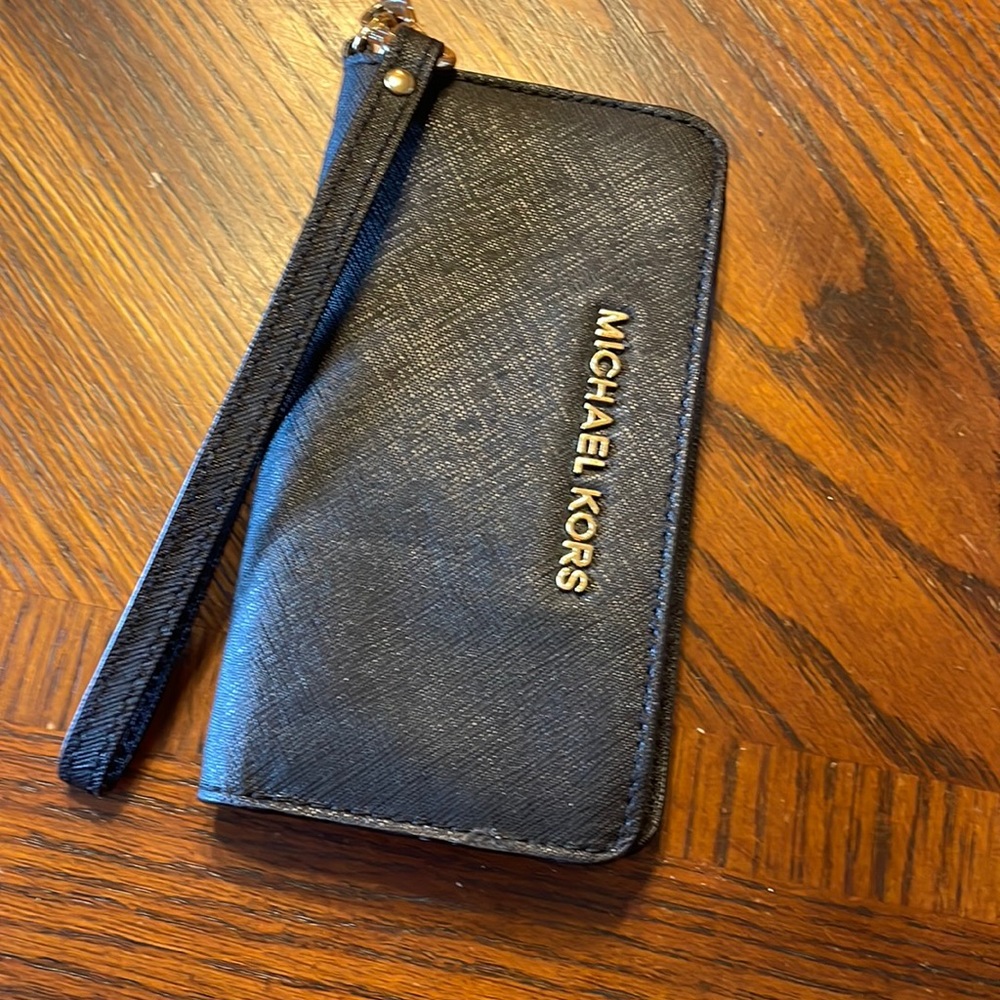 Michael Kors Phone wristlet